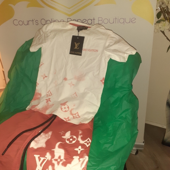 Boys LV short sets - Picture 3 of 5